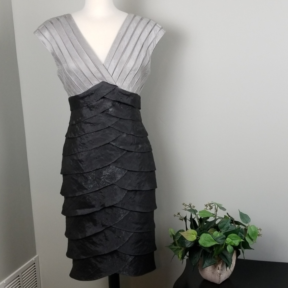 Adrianna Papell | Gray Tiered Ruffle Dress | Sz 4